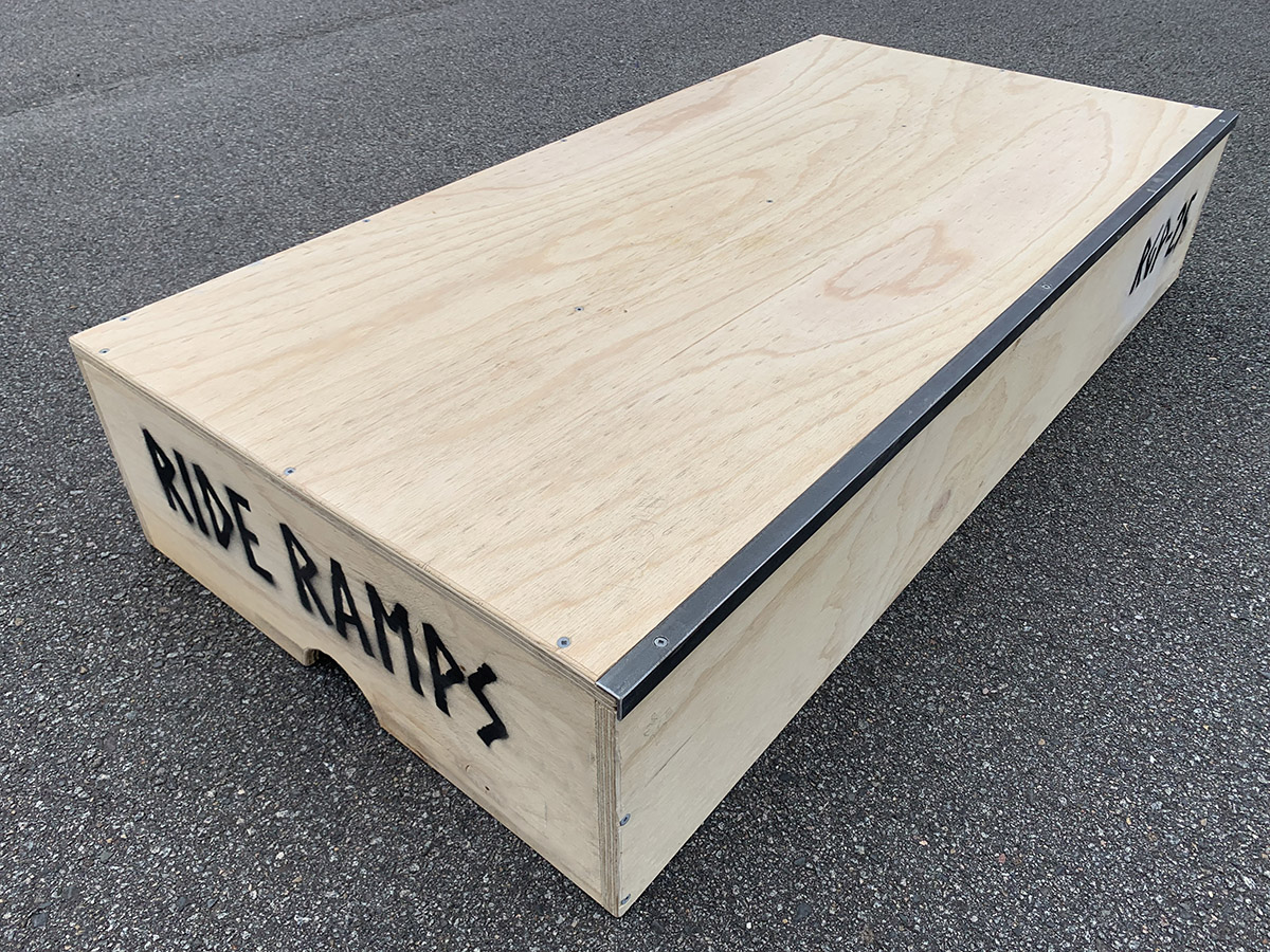 25cm high grind pad (grind box - manual pad) diagonal view